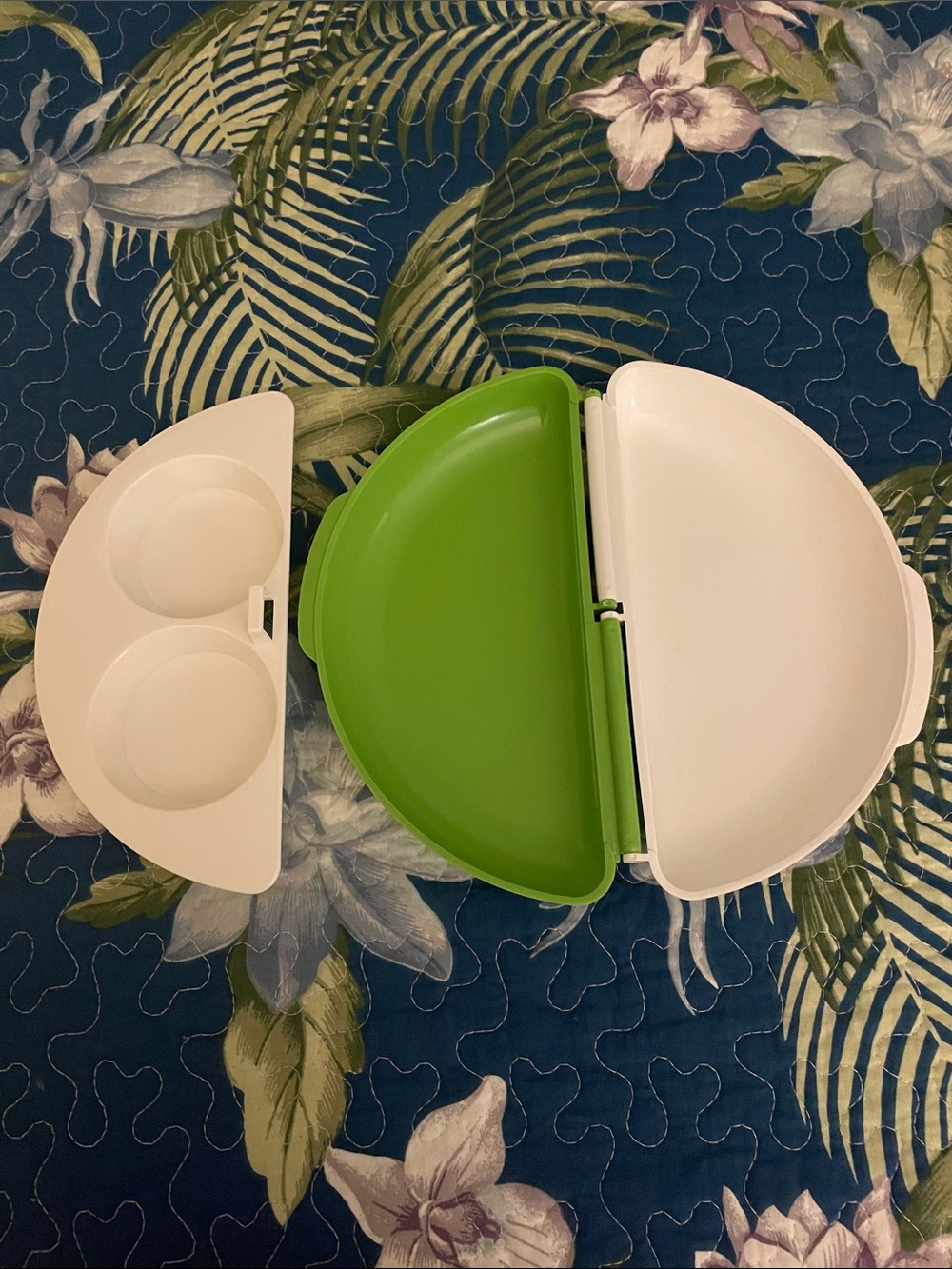 Green and White BPA Free, Microwave Omelette/Poached Egg Maker